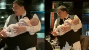 Un cameriere durante il servizio interviene e calma il pianto inconsolabile di un bambino (VIDEO)