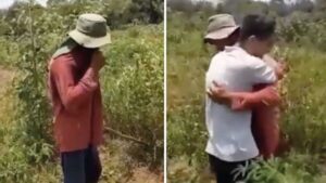 Un giovane rivela al padre contadino di essere riuscito ad entrare a medicina: il video diventa virale