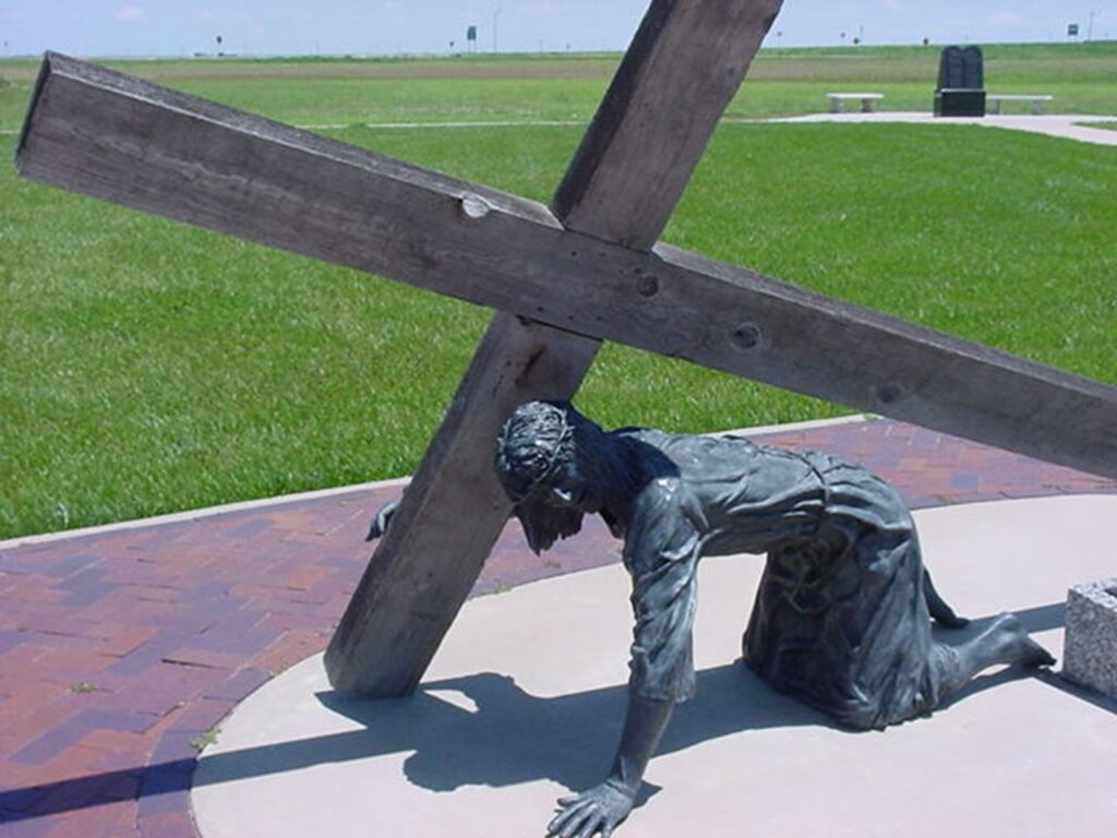 statua croce gesù