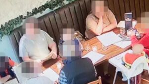 Famiglia scappa dal ristorante senza pagare, il video diventa virale (VIDEO)